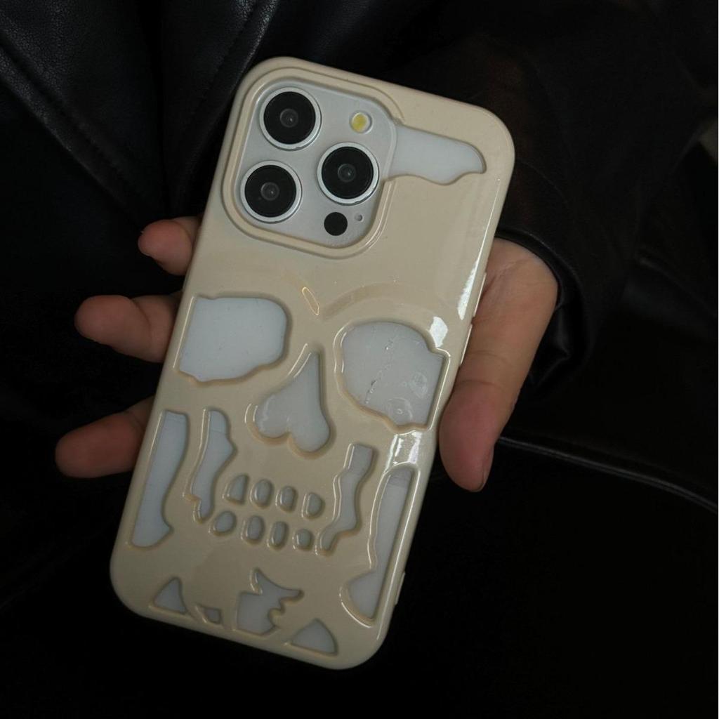 Cubierta Protectora para Cabeza de Calavera Electrochapada Gris Escarchado y Blanco para iPhone 16 Pro Max