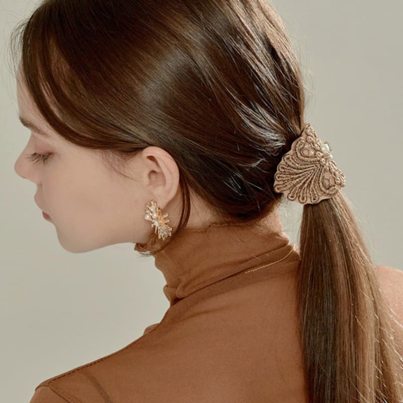 

BESTY Feather Florish Wave Hair Cuff (Feather Florish Wire Pony Hook) Feather Hair Cuff - Black