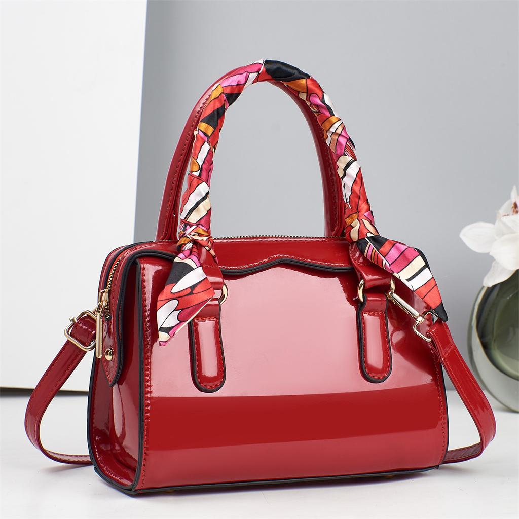 New Design Bright Leather Pillow Bag Fashionable High-value Handbag Big Capacity Versatile Shoulder Bag Not Heavy Luxury Crossbody Bag