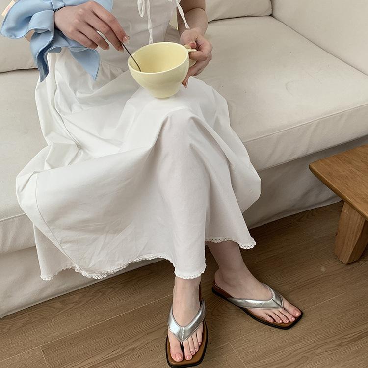 Beach flip-flops women summer Internet celebrities 2025 fashion casual non-slip outer wear Korean version pinch foot vacation cool slippers tide