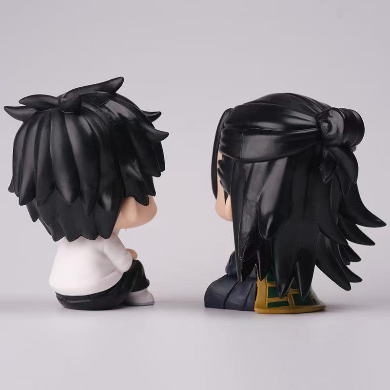 2 Stück 10 cm Jujutsu Kaisen Anime Figur Geto Suguru Yuta Okkotsu Sitzende Niedliche Figur Modell Puppe Schreibtischdekoration Geburtstagsgeschenk