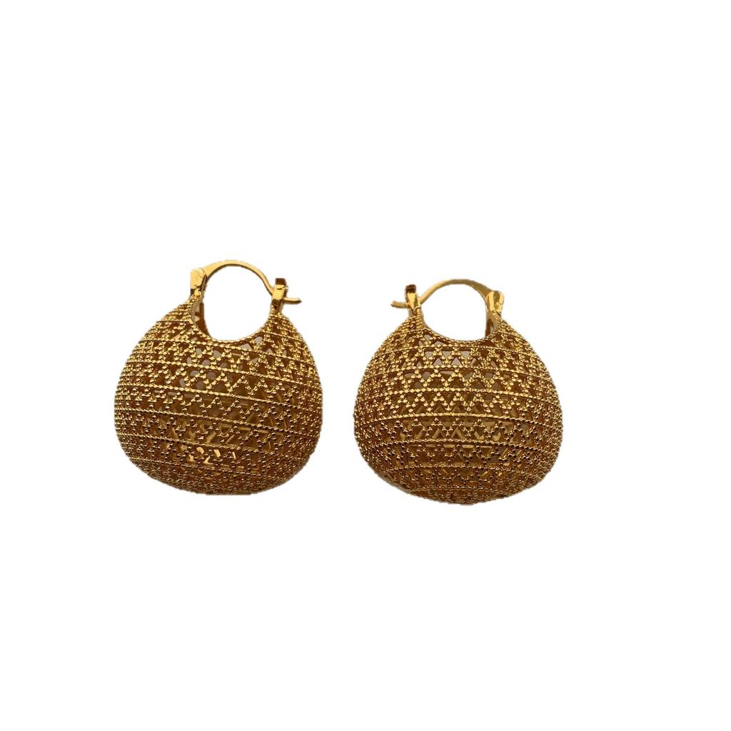 Three-dimensional hollow woven spherical earrings, ear buckles, light luxury, cold and fashionable, exquisite high-end personalized earrings