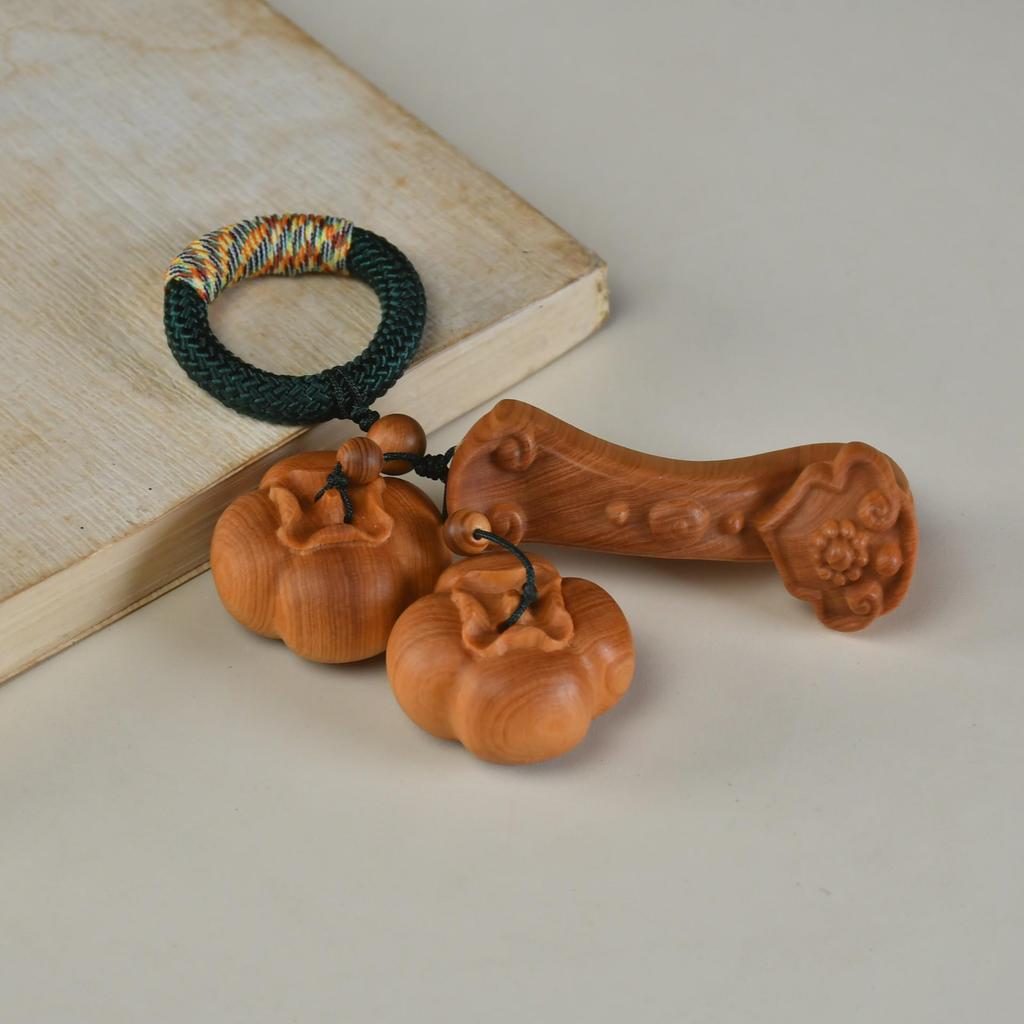 Top Mother's Day & Children's Day Wooden Keychain Gift: 'Good Things Happen' Souvenir