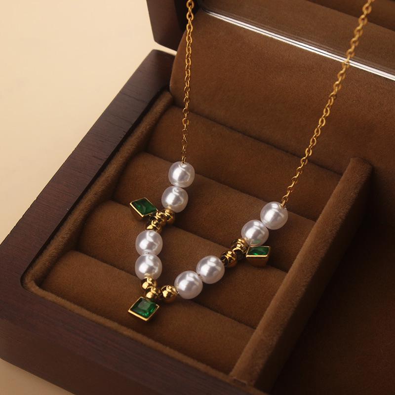 Elegant Women's T-Shaped Titanium Steel Necklace - Light Luxury Style Clavicle Jewelry