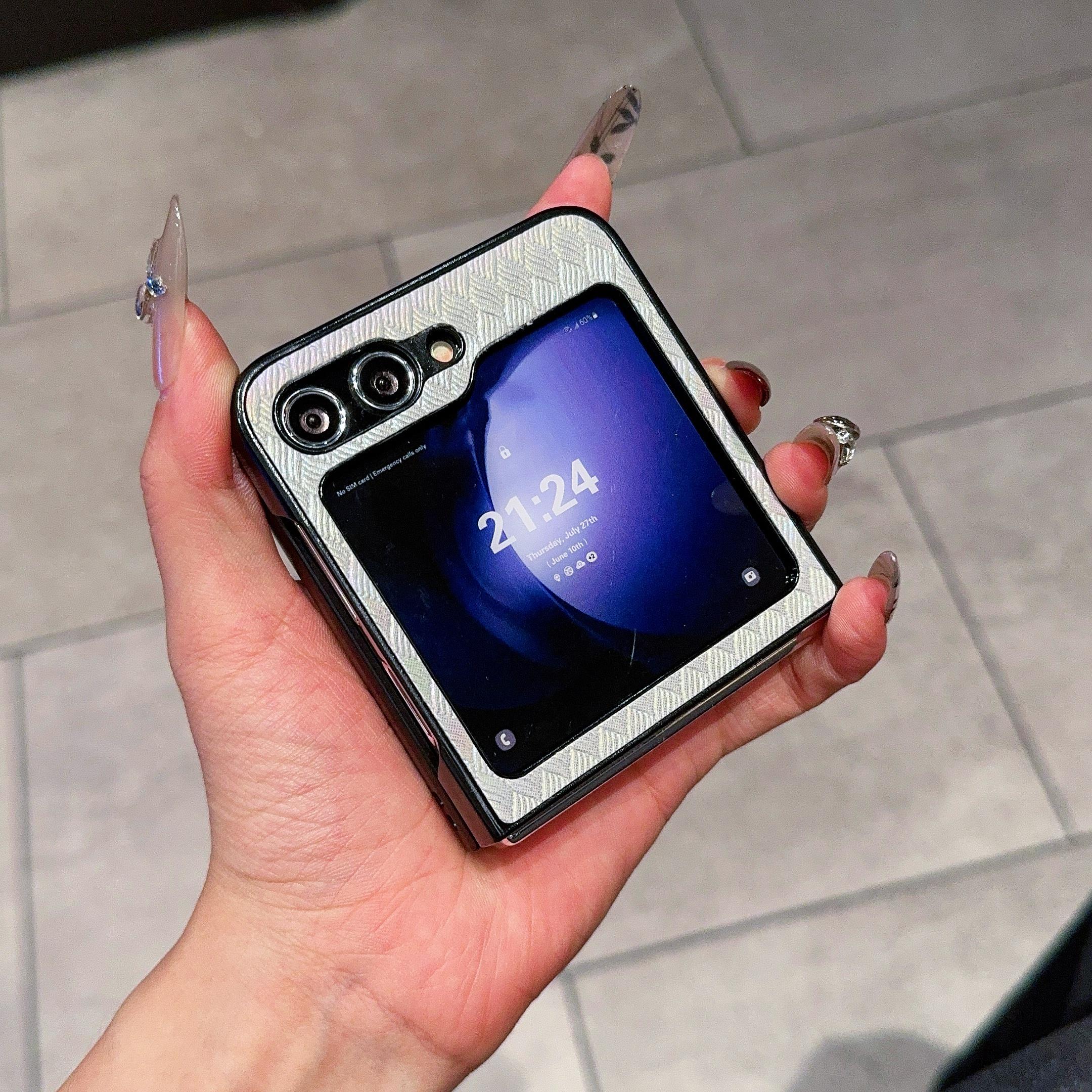 

For Samsung Galaxy Z Flip6 5G/Z Flip5 5G Case Two-Piece Design Leather+PC Laser Grid Phone Cover Grey