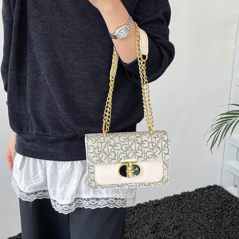Retro-Umhängetasche für Damen, klein, ideal für den Berufsverkehr; vielseitige Schultertasche, kleine quadratische Tasche für Damen im Frühlingstrend.