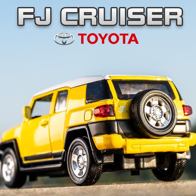 1/32 Scale Toyota FG Cruzer Game DICAST Multi-purpose Sports Car Model with Rear Trailer Model That Can Open The Door Group As A Gift for Young Boys