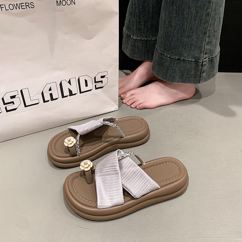 

Красивые тапочки женские для улицы лето 2025 новинка камелия толстая подошва закрытый носок прохладные тапочки мягкая подошва пляжная обувь 40 коричневый