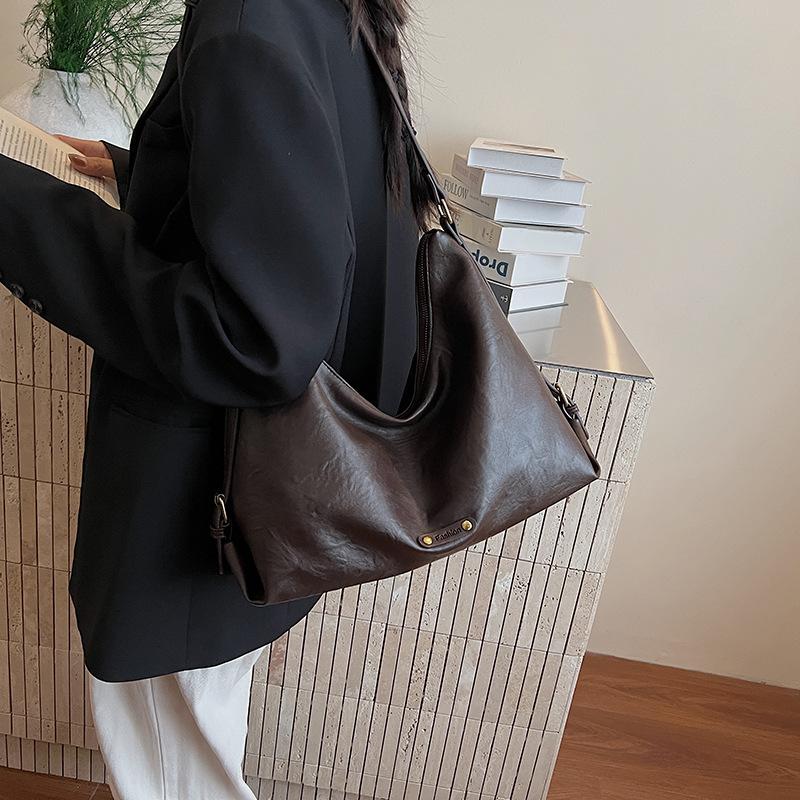 Premium sense retro large-capacity bag women's 2025 new fashion commuter shoulder messenger bag tote bag bucket bag