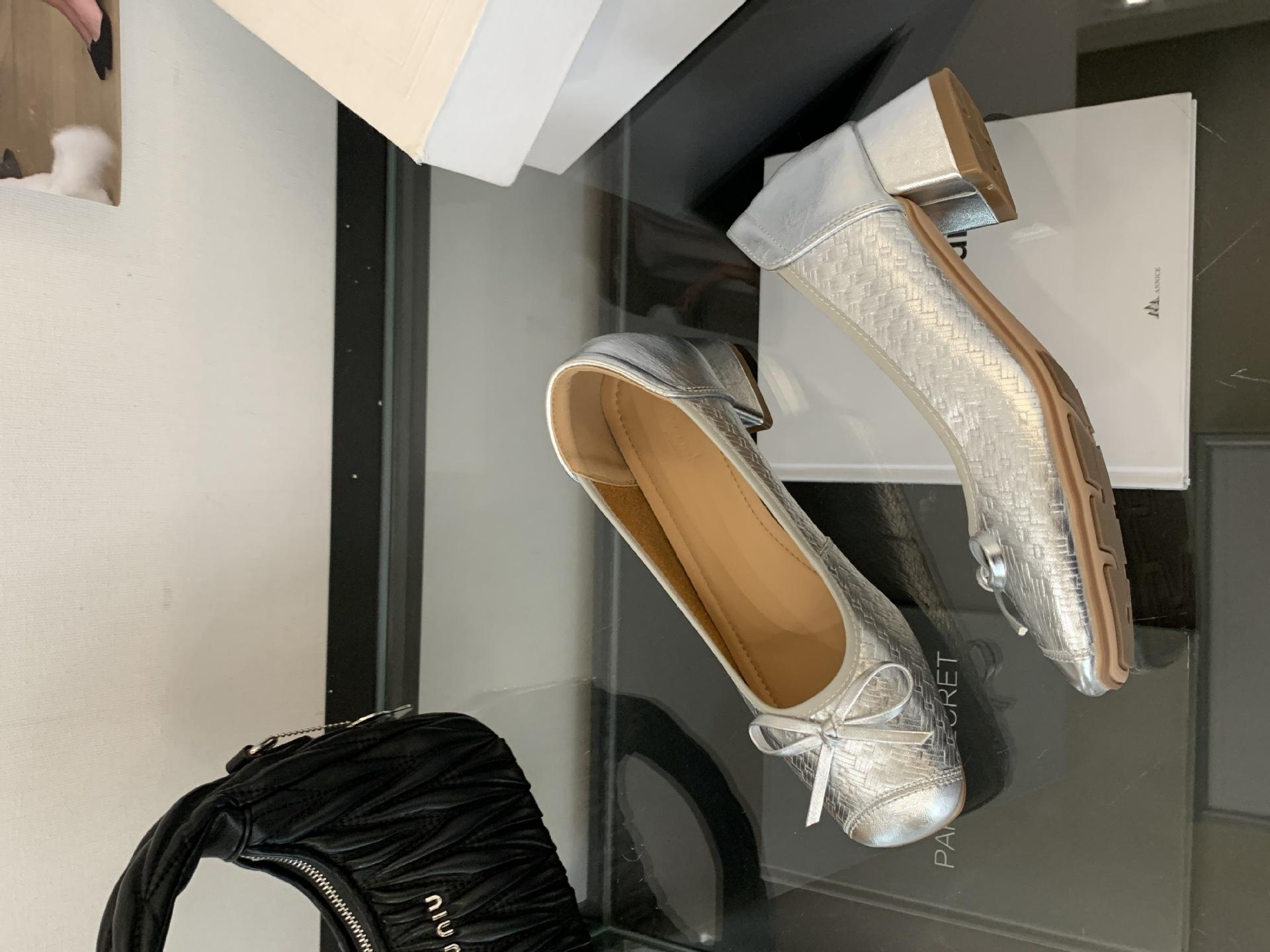 

French retro soft leather middle heel single shoes women s 2025 autumn new round head woven splicing one pedal grandma shoes 39 серебряный