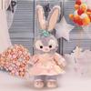 Linabelle Stella Lou Plüschkleidung, Größe Klein, Rosa Tulpenkleid-Set, Wechselbares Outfit, Plüschkleid, Puppenkleidung (Kleid, Stricktasche und Schleife
