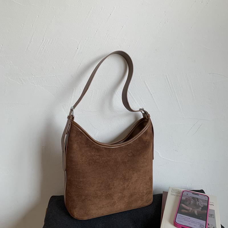 

Simple deerskin velvet underarm bag women s 2025 early autumn new versatile retro matte commuter shoulder messenger bag