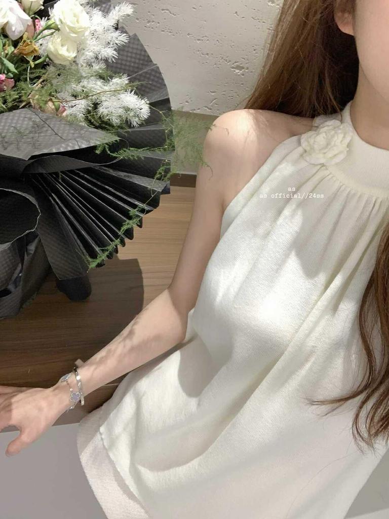 Dopamine Sweet Style Women's Halter Top: Chic, Sleeveless Summer Wear with Beautiful 3D Flower Design