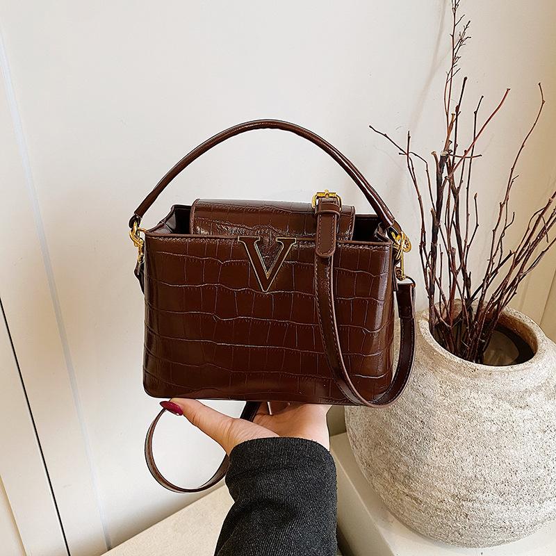 Women's Bag - High-end Style, Versatile for Daily Use, Suitable for Office Wear, Small Handbag for Carrying Essentials.