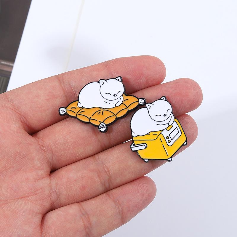 Cartoon Adorable Cat Brooch Set For Men And Women Stylish Metal Pins With Unique Design