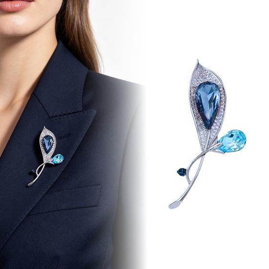 Women Brooch Blue Leaf Zinc Alloy Pin with Rhinestone Inlays Dazzling Sweater Coat Dress Badge Versatile Jewelry Accessory