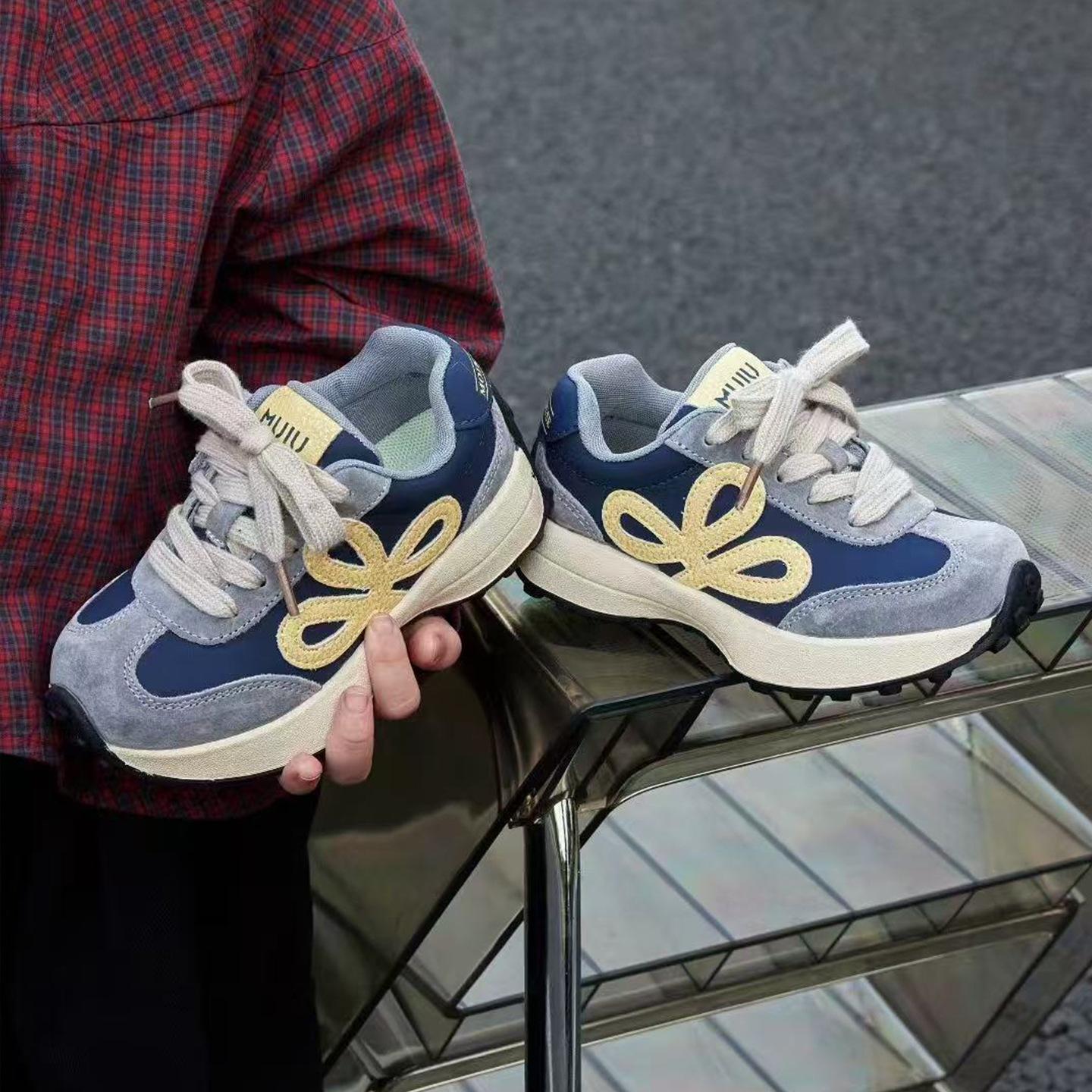 

Children s sports shoes 2025 autumn new male and female students moral training shoes casual soft-soled running shoes student trendy shoes 26-30 yards 5 pairs in one hand синий
