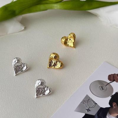 Molten Lava Heart Stud Earrings - Vintage Irregular Heart-Shaped Metal for Women, Autumn/Winter Collection.