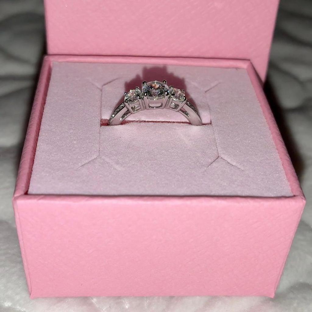 Used Swarovski stilla attract ring round cut with box
