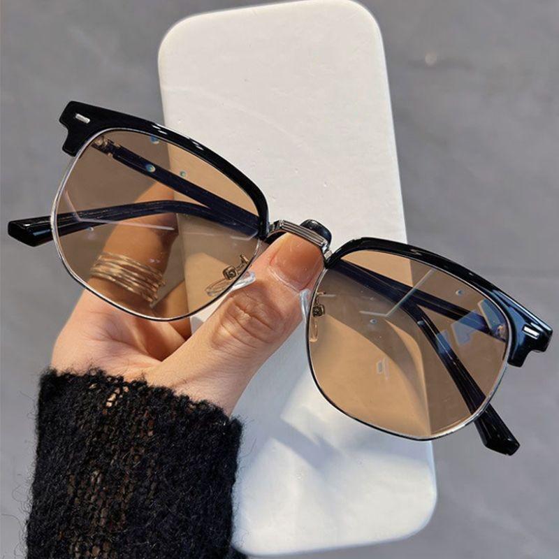 Color-Changing Retro Eyebrow Glasses Frame Men'S Business Photosensitive Gray Myopia Glasses Anti-Blue Light Versatile Flat Light