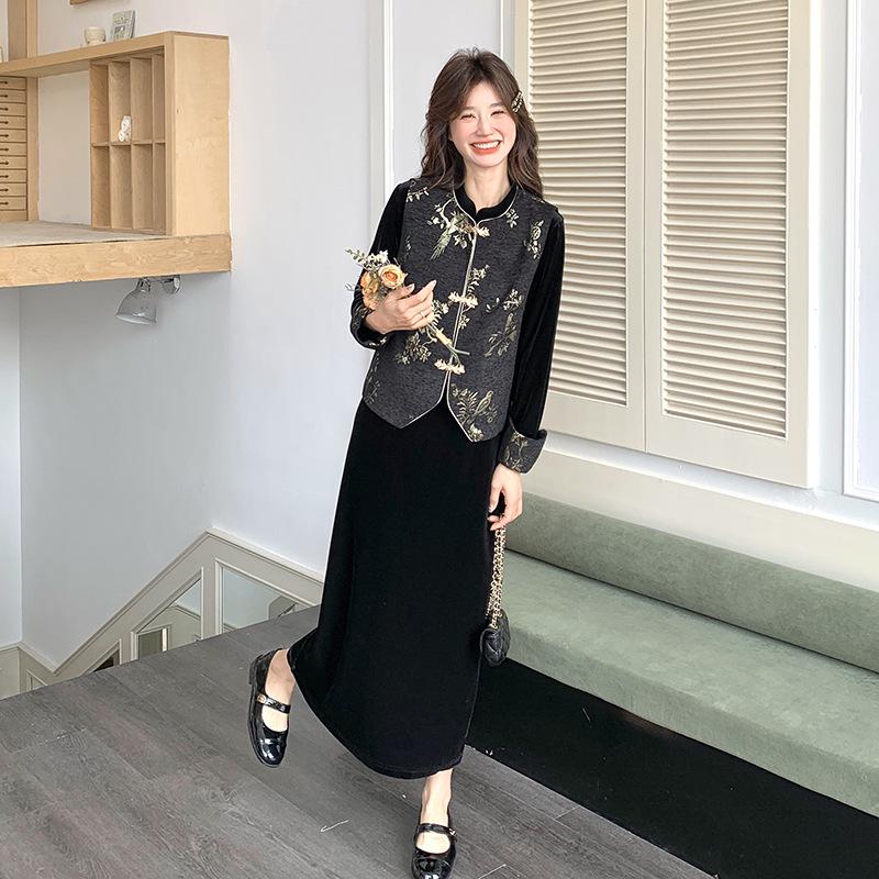 

Юбка из бархатного костюма в китайском стиле 2025 года: Элегантное платье-жилет с вышитыми пуговицами S up to 105 jin