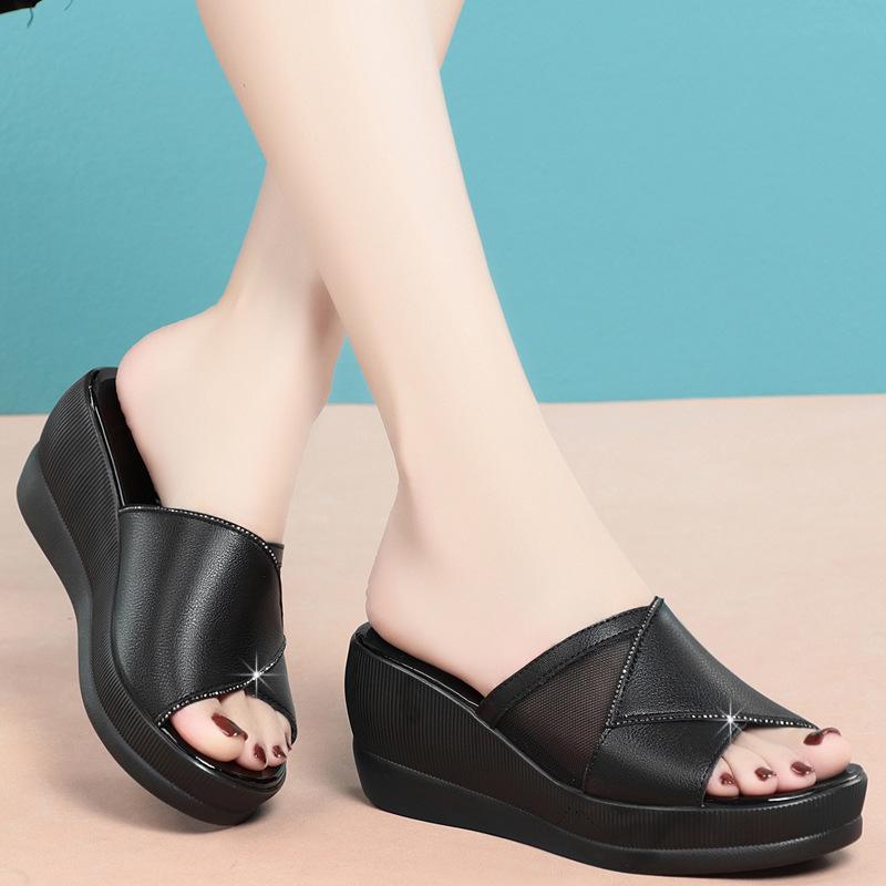 Summer New Flip Flops Women's Thick-soled Lightweight Sandals Soft Leather Hollow Rhinestone Wedge High Heels for Outdoor Wear