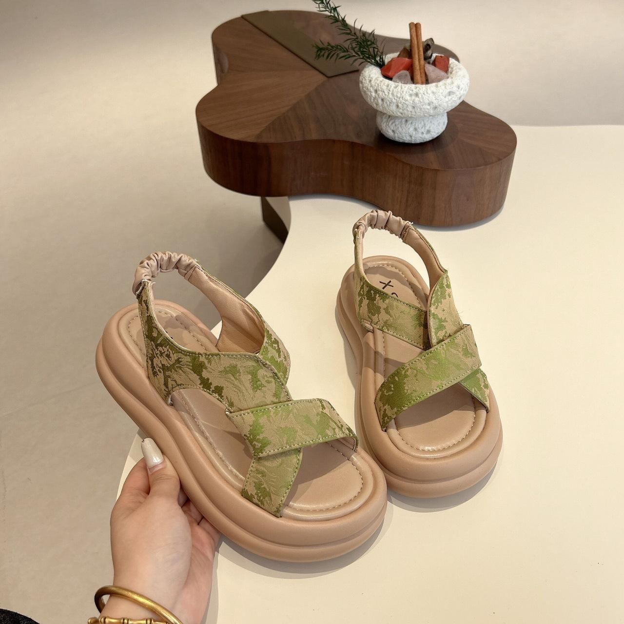 

Сандалии в национальном стиле женские 2024 лето новые универсальные с перекрестной вышивкой римские с юбкой крутые шлепанцы платформа пляжная обувь 40 зелёный