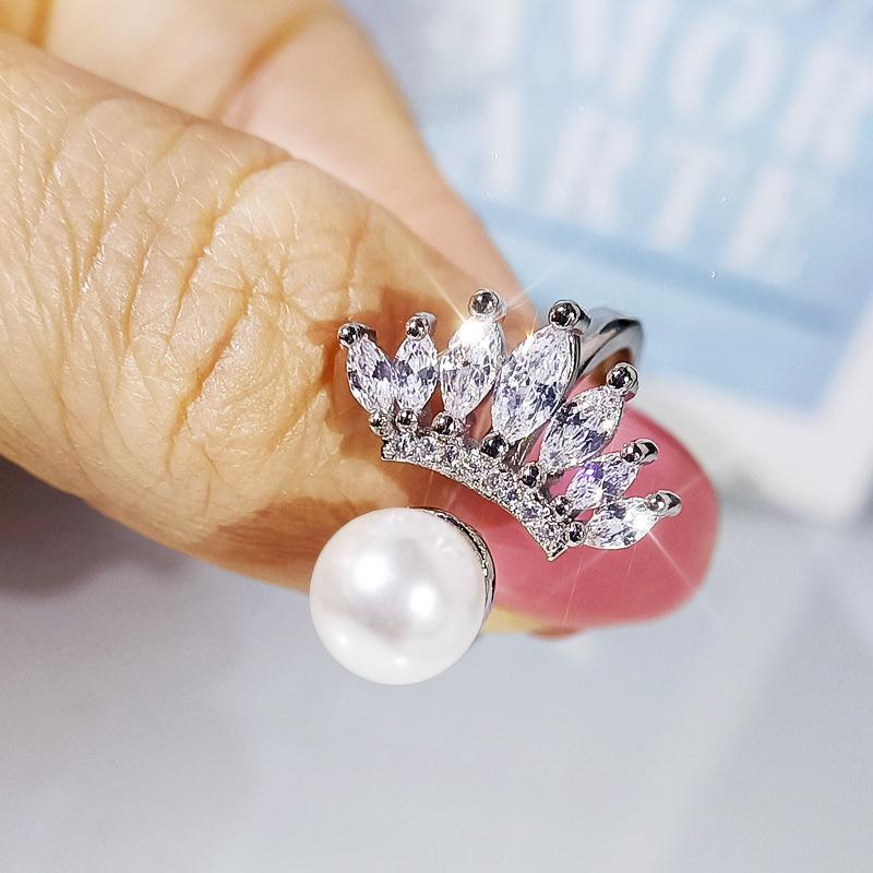 

Серебряный Новый Темперамент Высококлассный Групповой Инкрустированный Белый Циркон Модный Имитация Жемчуга Ракушка Бусины Подвеска Серьги Открытое Кольцо Набор