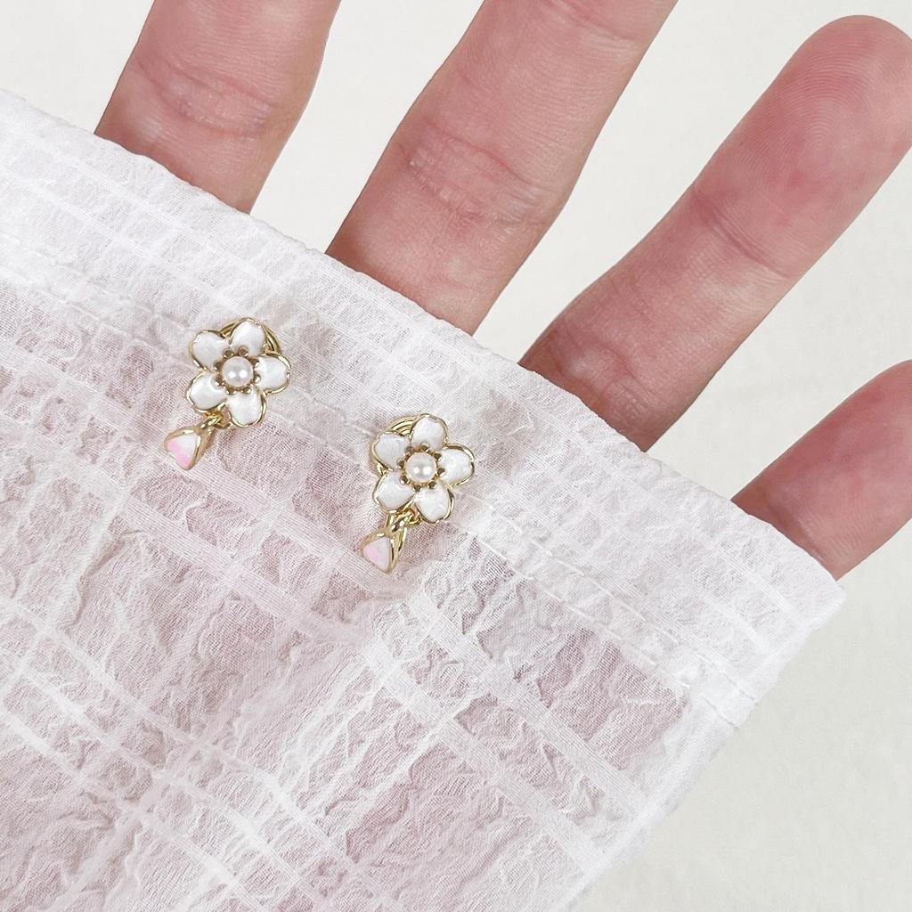 Vintage French Pearl No-Pierce Earrings: Elegant Luxury Clip-ons for Women