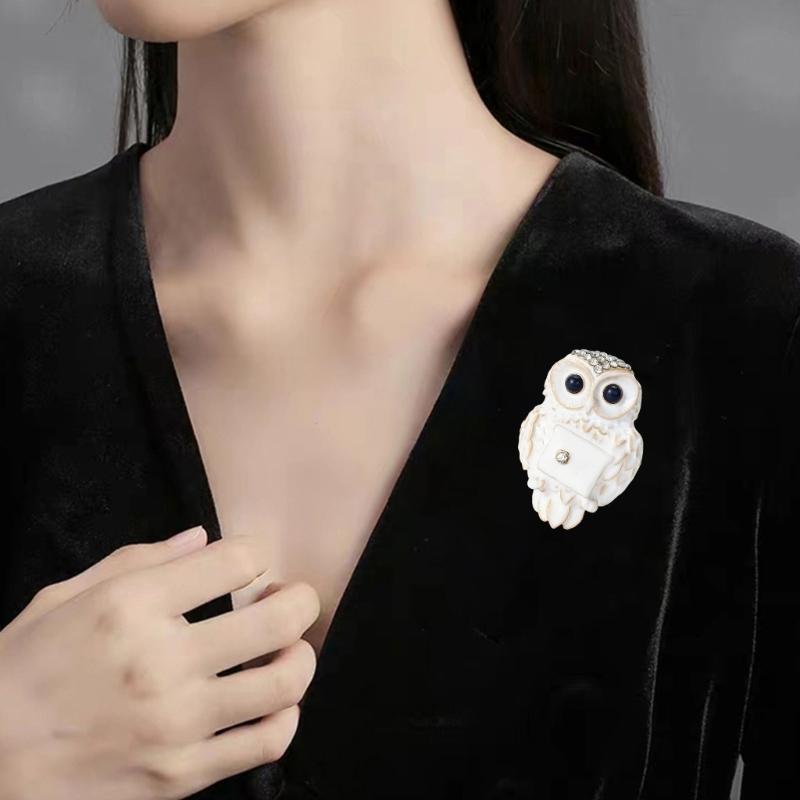 Stylish Owl Shaped Brooch Zinc Alloy Badge Pin Lightweight Comfortable Wear Chest Jewelry Accessory For Daily Wear