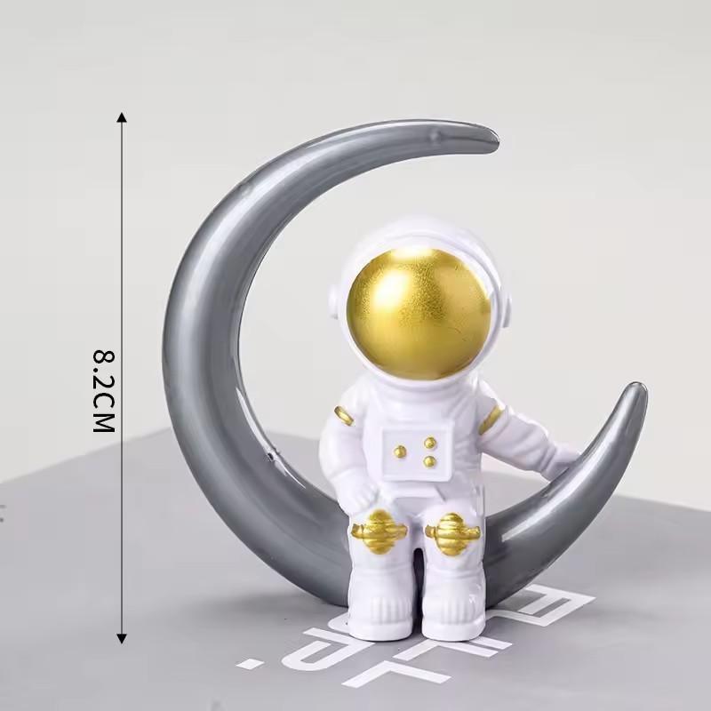 1-4PCS Astronaut Figure Toy Desktop Ornaments Resin Outer Space Birthday Cake Dolls Spaceman Model for Kids Funny Gift