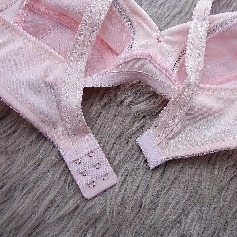 Duży biustonosz w rozmiarze B, bez stalowych elementów i gąbek, dla kobiet w średnim wieku – zapewniający wsparcie i wygodę.