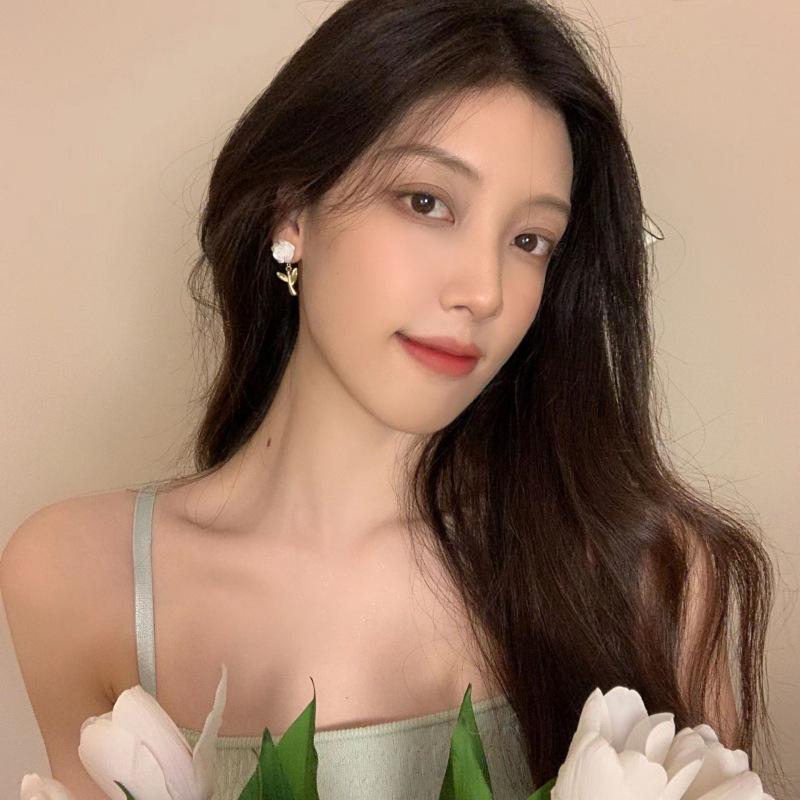White Rose Flower Earrings: Retro High-End Fairy Ear Studs, 2022 Trendy Design.
