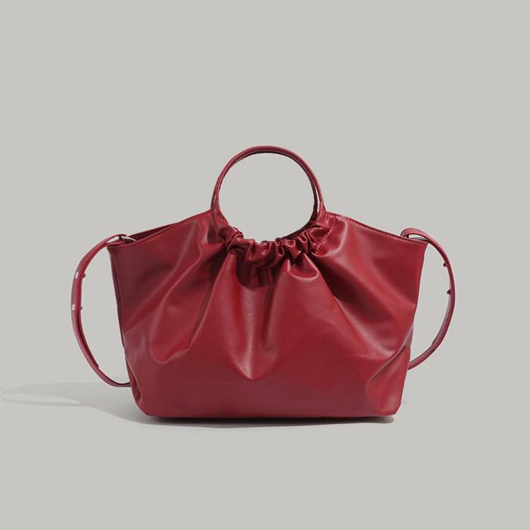 

Korean Pleated Cloud Bag Women s 2025 New Large Capacity Handbag Red Bridal Wedding Bag Shoulder Crossbody Bag красный