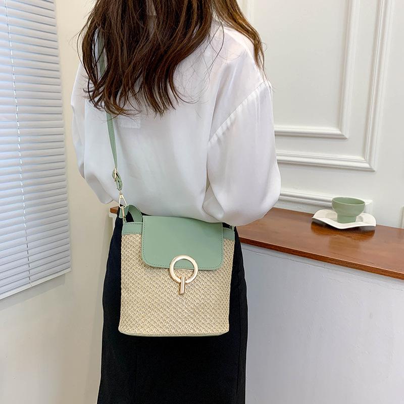 Malá slaměná taška kbelík pro ženy letní crossbody tašky ratanová plážová dámská cestovní kabelka a taška přes rameno