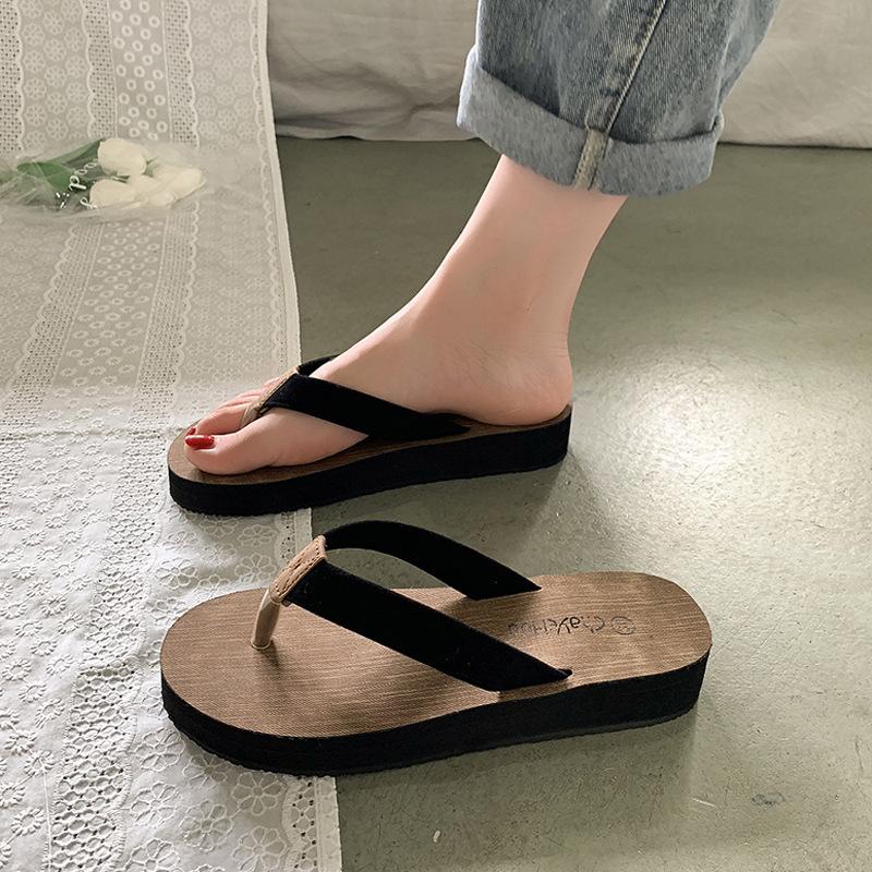 

Beach thick-soled flip-flops women s summer outer wear New Year s models versatile soft-soled fashion foot sandals women 35 чёрный