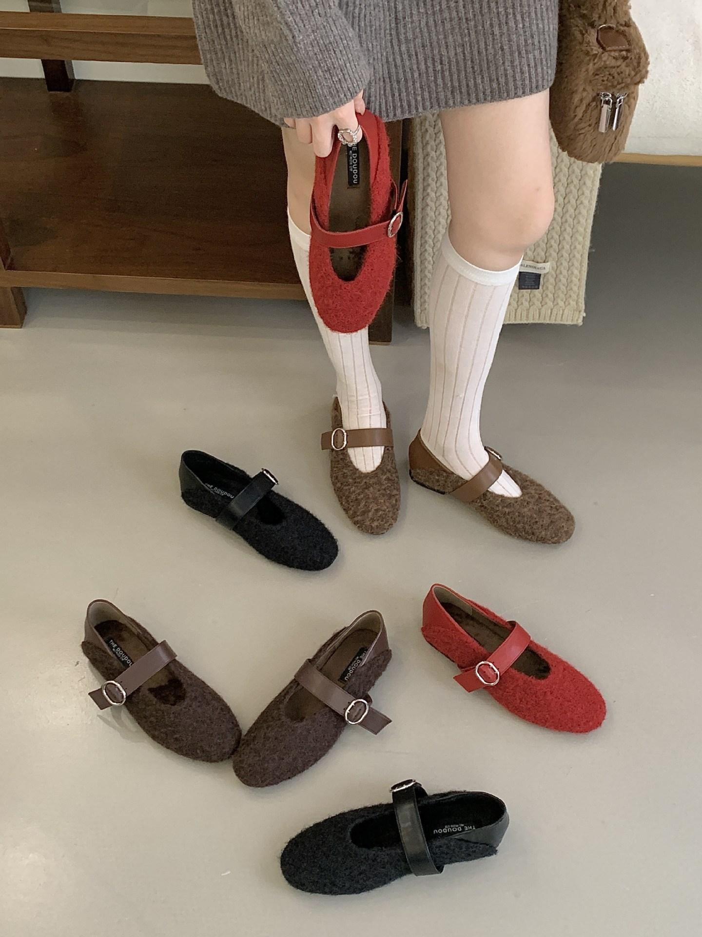 

Winter 2025 new retro casual flat-bottomed fluffy shoes women s round head with Mary Jane shoes velvet single shoes 39 червоний