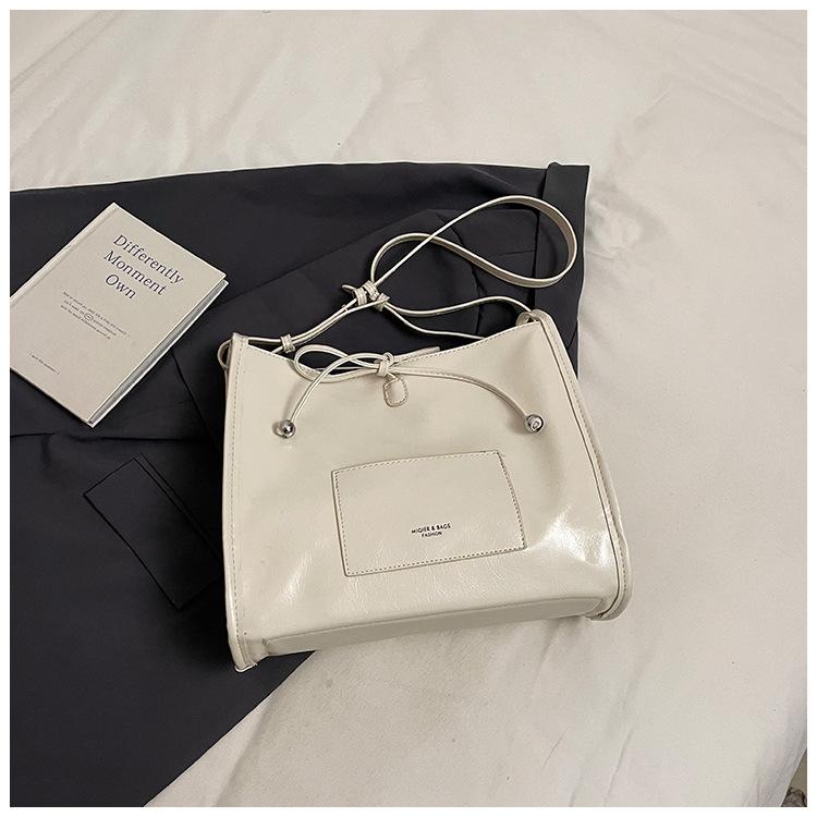 

New Large Capacity Simple Designed Tote Bag Commuter Bow Lace-up Underarm Bags Texture Soft Leather Pocket One Shoulder Bag (30cm<Max Length<50cm) бежевый