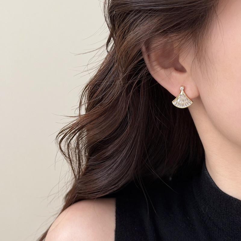 Chic Luxury Zirconia Fan-Shaped Stud Earrings – Versatile, High-End Commuting Ear Jewelry