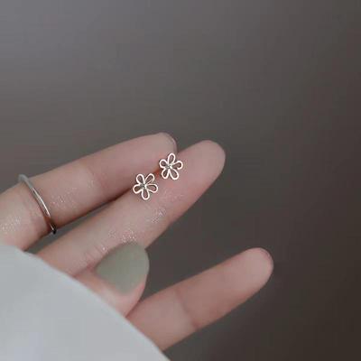 Mini Hohle Blumen Ohrstecker, S925 Sterlingsilber, Schlichtes Design für den ganzen Tag
