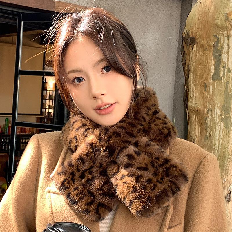 Retro Thicken Warm Leopard Print Scarf For Women Windproof Faux Fur Scarf Soft Faux Collar Cross Scarf Winter Scarf Neck Wrap