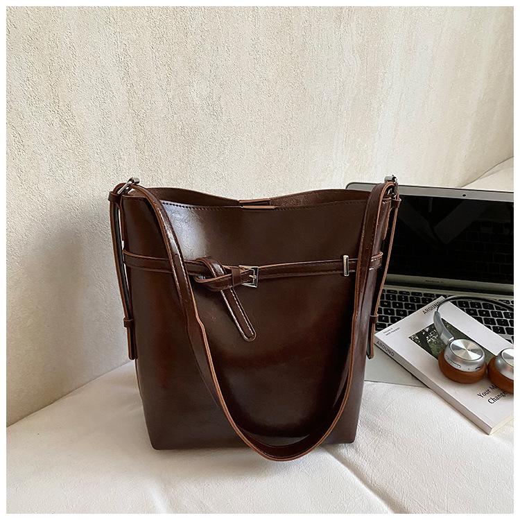 

Fashion bucket bag crossbody bag women s large capacity commuter tote bag simple commuter casual shoulder bag