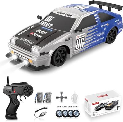 Samochód RC Drift 1/16 2,4 GHz 1:16 Samochody 4WD Wysokiej Prędkości Zdalnie Sterowane Pojazd ze Światłami LED Dwie Baterie i Opony do Driftu Samochody Wyścigowe Zabawka