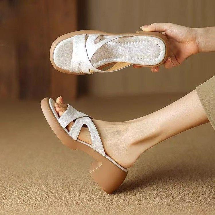 Wear thick-heeled thick-soled slippers, new summer vacation waterproof one-word retro cool slippers