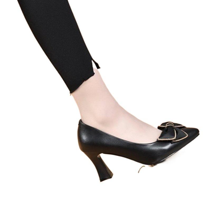 2025 New Versatile Temperament Commuter Black Pointed Gentle Shoes Women's Evening Breeze with Skirt Women's Fashion Shoes