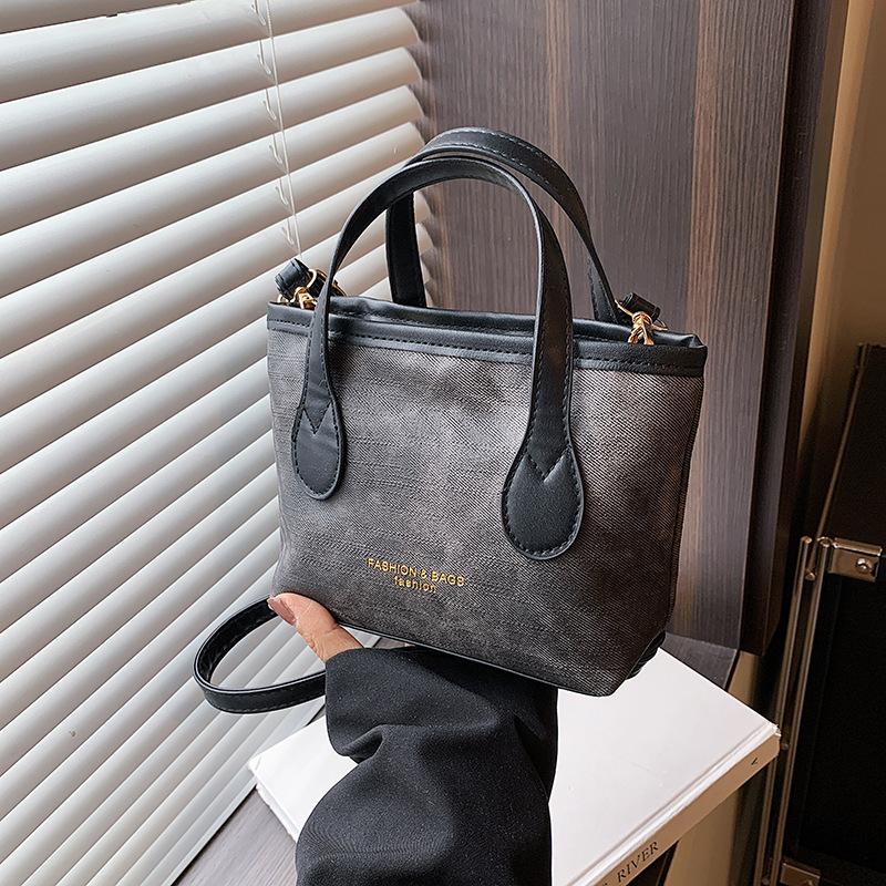 

Niche premium texture small bag women s 2025 new trendy versatile shoulder messenger bag retro portable bucket bag