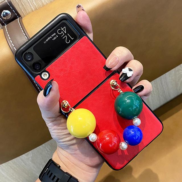 

Женский преувеличенный красочный глянцевый чехол-браслет с шариками для телефона Samsung Galaxy Z Flip 3 5 г, задняя крышка из искусственной кожи для Z Flip3 For Samsung Z Flip 3