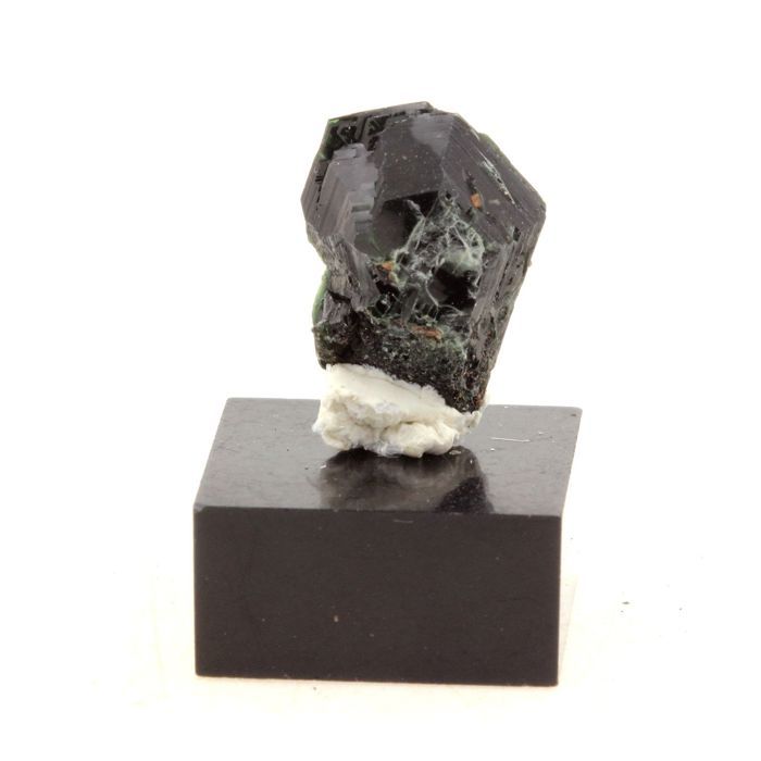 Pierres et Minéraux. Clinochlore. 8.49 ct. Rocher de Farinole, Olmeta-di-Capocorso, Haute-Corse, France.