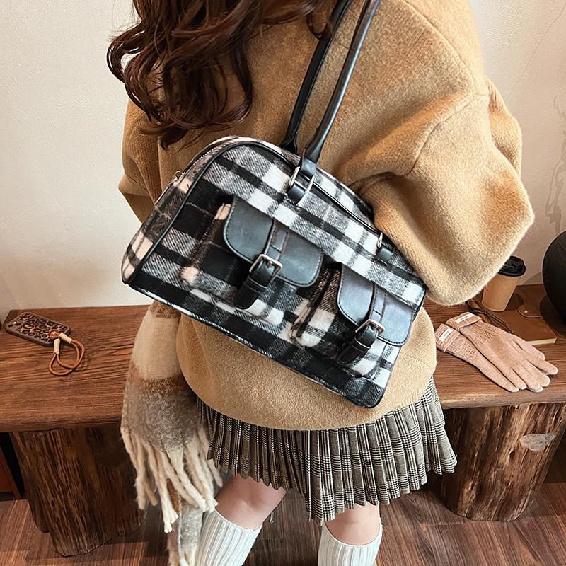 IELGY Commuter Large-Capacity Woolen Bag Autumn Winter All-Match One-Shoulder Underarm Portable