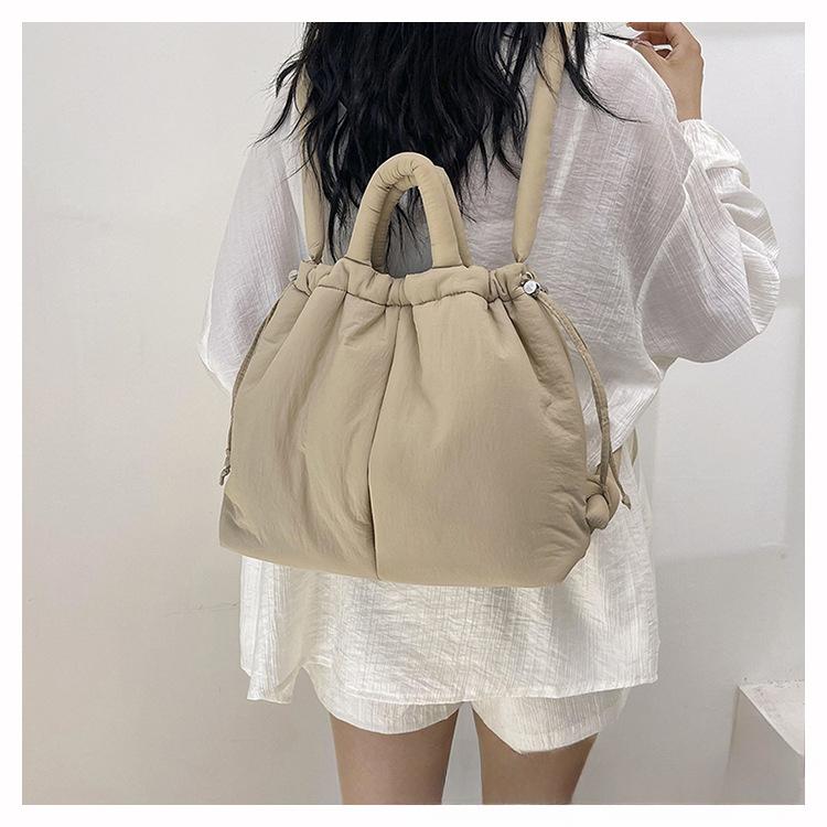 Damen Casual Einzelschultertasche Große Kapazität Nyl Rucksack Damen Daunenbaumwolle Winter Tragetasche Tragbare Make-up Handtasche